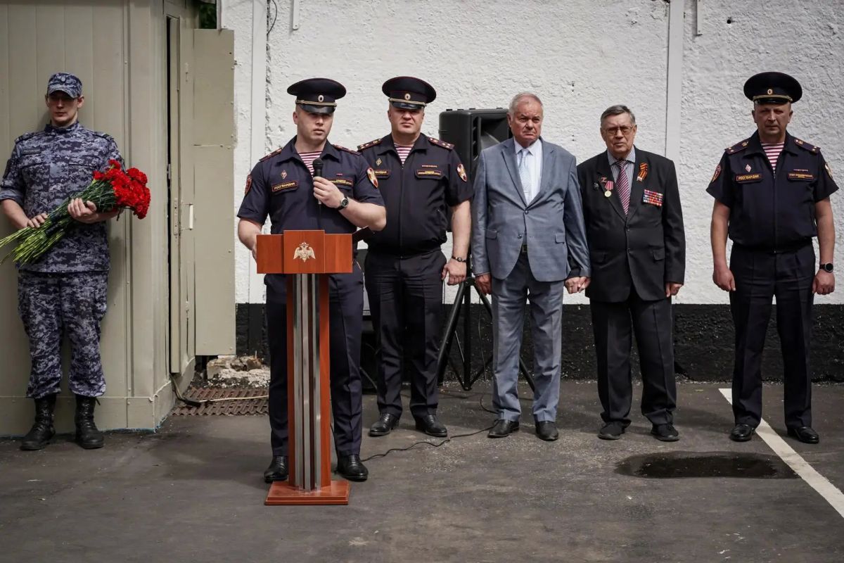 В Москве открыли мемориал в память о погибших росгвардейцах В Москве открыли мемориал в память о погибших росгвардейцах