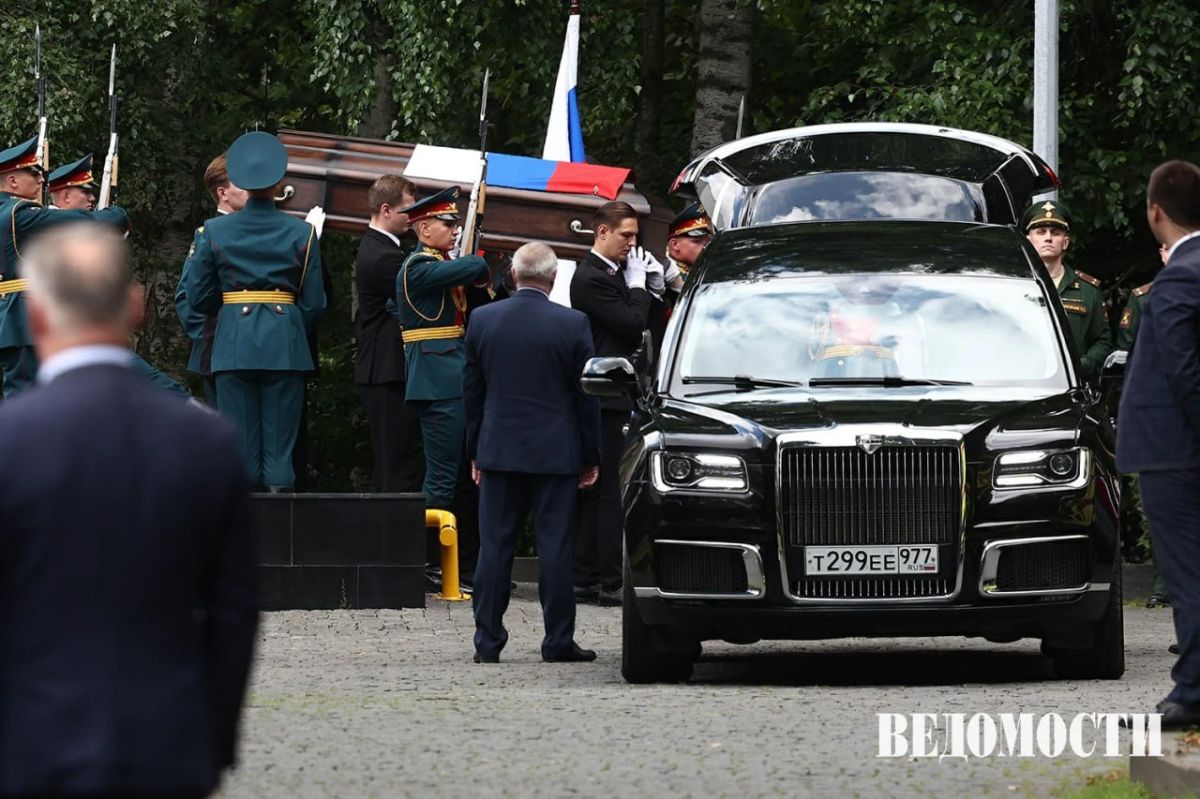 30 июня в Центральной клинической больнице Москвы прошло прощание с Сергеем Ивановым – бывшим министром обороны РФ, экс-руководителем АП и почетным президентом баскетбольной Единой лиги ВТБ 30 июня в Центральной клинической больнице Москвы прошло прощание с Сергеем Ивановым – бывшим министром обороны РФ, экс-руководителем АП и почетным президентом баскетбольной Единой лиги ВТБ