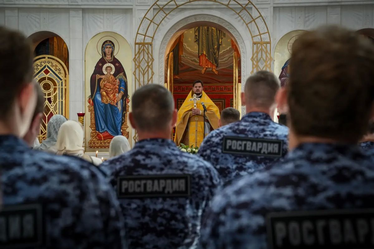 Сотрудники вневедомственной охраны Главного управления Росгвардии по г. Москве приняли участие в богослужении, посвященном Дню ветеранов боевых действий Сотрудники вневедомственной охраны Главного управления Росгвардии по г. Москве приняли участие в богослужении, посвященном Дню ветеранов боевых действий