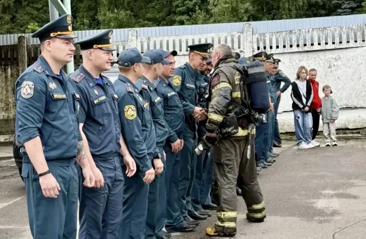 Спасибо за службу!. Зеленоградский пожарно-спасательный гарнизон проводил на заслуженный отдых Дмитрия Скороварова Спасибо за службу!. Зеленоградский пожарно-спасательный гарнизон проводил на заслуженный отдых Дмитрия Скороварова