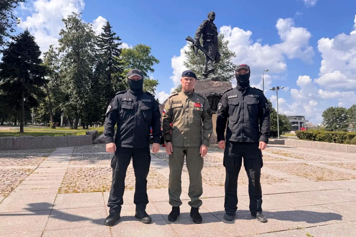 В день ветеранов боевых действий сотрудники спецподразделений столичного главка Росгвардии приняли участие в памятных возложениях В день ветеранов боевых действий сотрудники спецподразделений столичного главка Росгвардии приняли участие в памятных возложениях