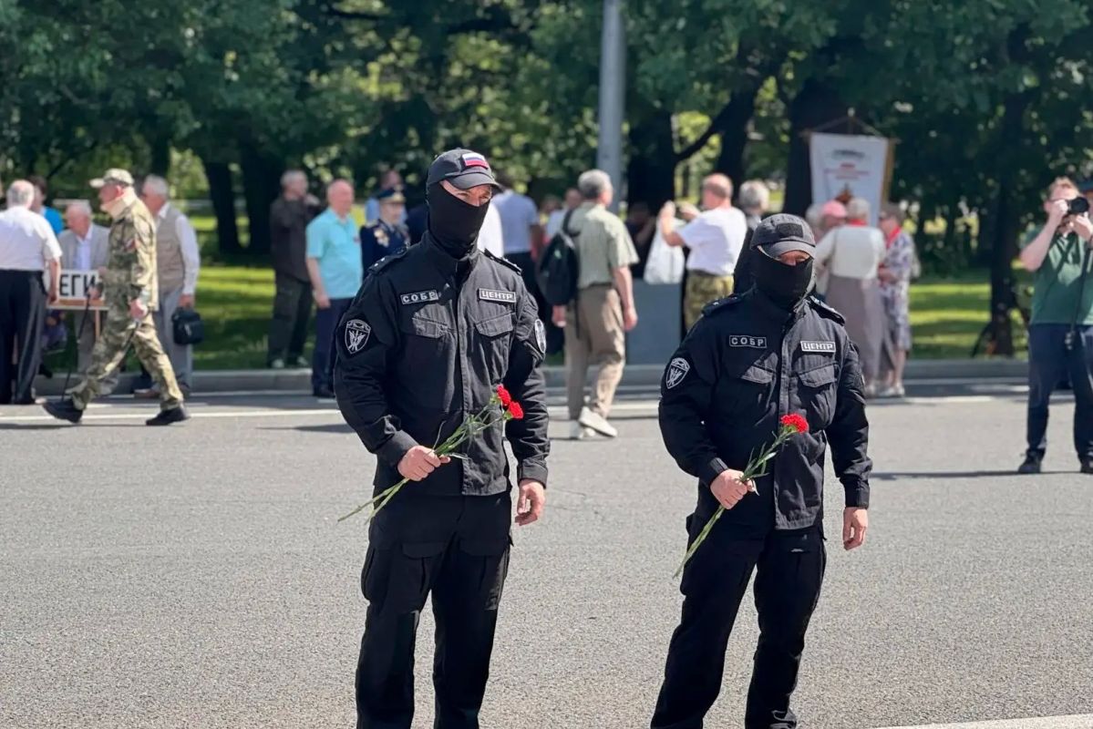 В день ветеранов боевых действий сотрудники спецподразделений столичного главка Росгвардии приняли участие в памятных возложениях В день ветеранов боевых действий сотрудники спецподразделений столичного главка Росгвардии приняли участие в памятных возложениях