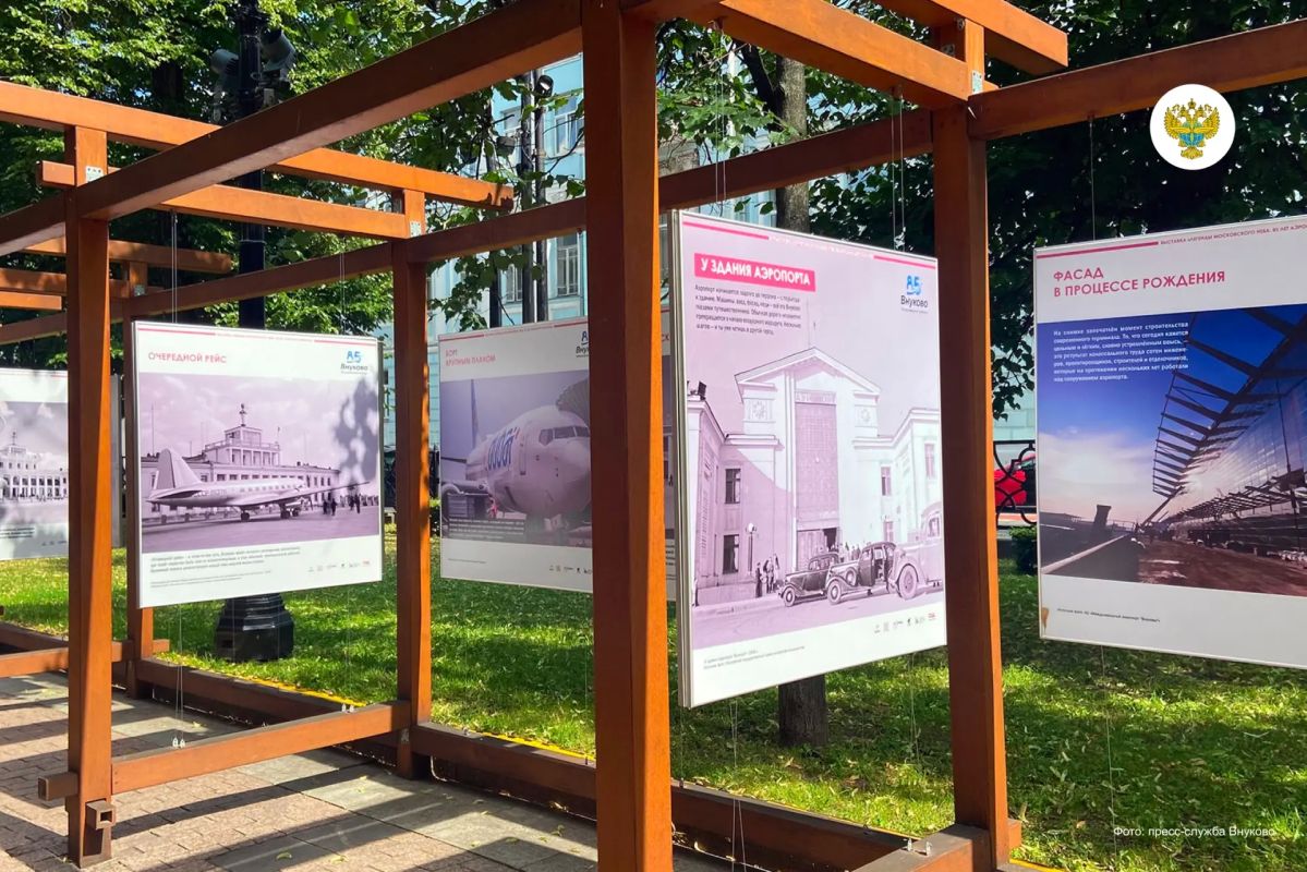 В честь юбилея Внуково на Страстном бульваре в Москве заработала уличная экспозиция о воздушной гавани В честь юбилея Внуково на Страстном бульваре в Москве заработала уличная экспозиция о воздушной гавани