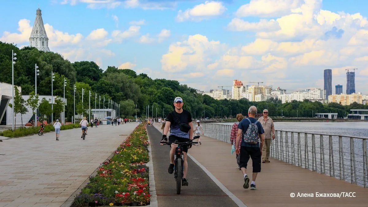 Небольшая облачность и до плюс 31 градуса ожидается в Москве в четверг