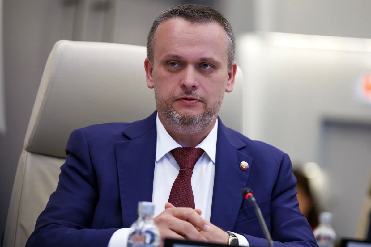 Виталий Савельев провел совещание по реализации проекта строительства высокоскоростной магистрали Москва – Санкт-Петербург Виталий Савельев провел совещание по реализации проекта строительства высокоскоростной магистрали Москва – Санкт-Петербург