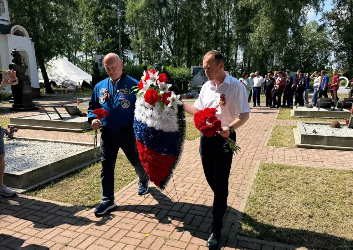Алексей Шапошников: Следующая точка западного маршрута марафона «Города-герои – города Героев» – Поле воинской славы 1812 и 1941 годов – высота «Длинная» Алексей Шапошников: Следующая точка западного маршрута марафона «Города-герои – города Героев» – Поле воинской славы 1812 и 1941 годов – высота «Длинная»