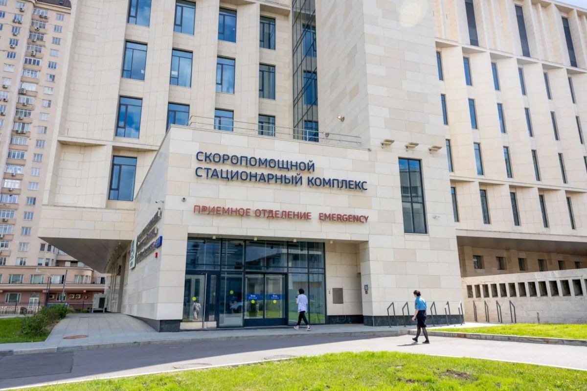 В России впервые провели уникальную гибридную операцию при сложной аневризме сосудов мозга В России впервые провели уникальную гибридную операцию при сложной аневризме сосудов мозга