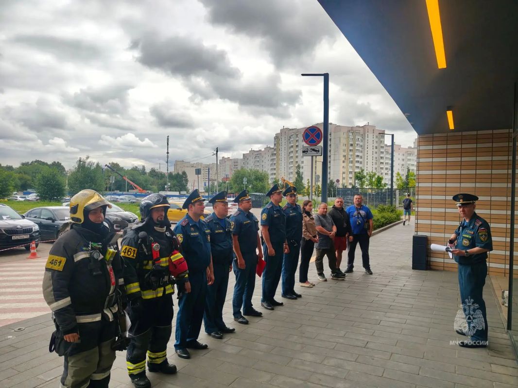 #БудниМЧС. Сотрудники Управления по ЮЗАО ГУ МЧС России по г. Москве провели пожарно-тактические учения в высотном здании