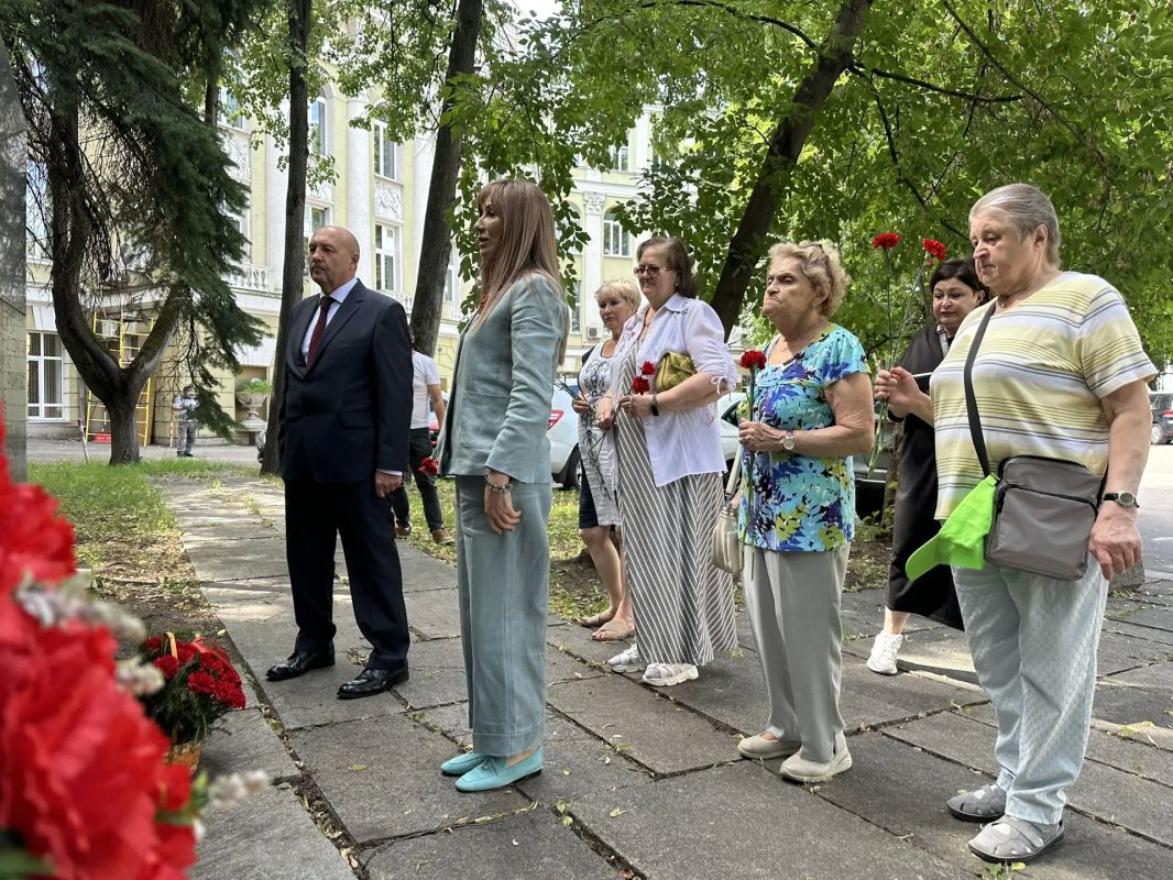 В день 85-й годовщины начала формирования Московского народного ополчения, мы по сложившейся традиции чтим память героев и участвуем в мероприятиях в рамках программы «Памяти Московского народного ополчения» В день 85-й годовщины начала формирования Московского народного ополчения, мы по сложившейся традиции чтим память героев и участвуем в мероприятиях в рамках программы «Памяти Московского народного ополчения»