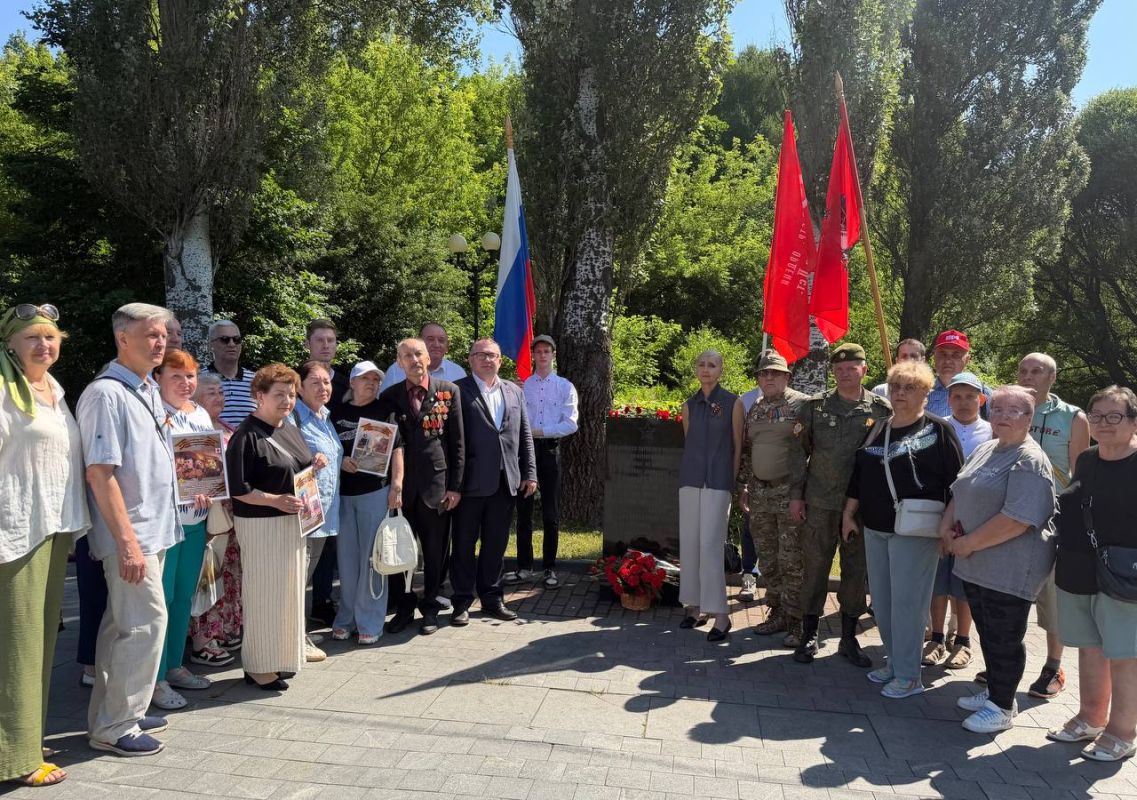 Сегодня, 3 июля, вместе с ветеранами и жителями округа на Площади Мужества в Измайловском парке мы склоняем головы перед бессмертным подвигом героев Московского народного ополчения — тех, кто отдал всё ради спасения нашей...