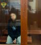 Несовершеннолетнюю подозреваемую, которая пыталась "развести" на деньги водителя в центре Москвы, отправили под домашний арест, сообщили в прокуратуре столицы