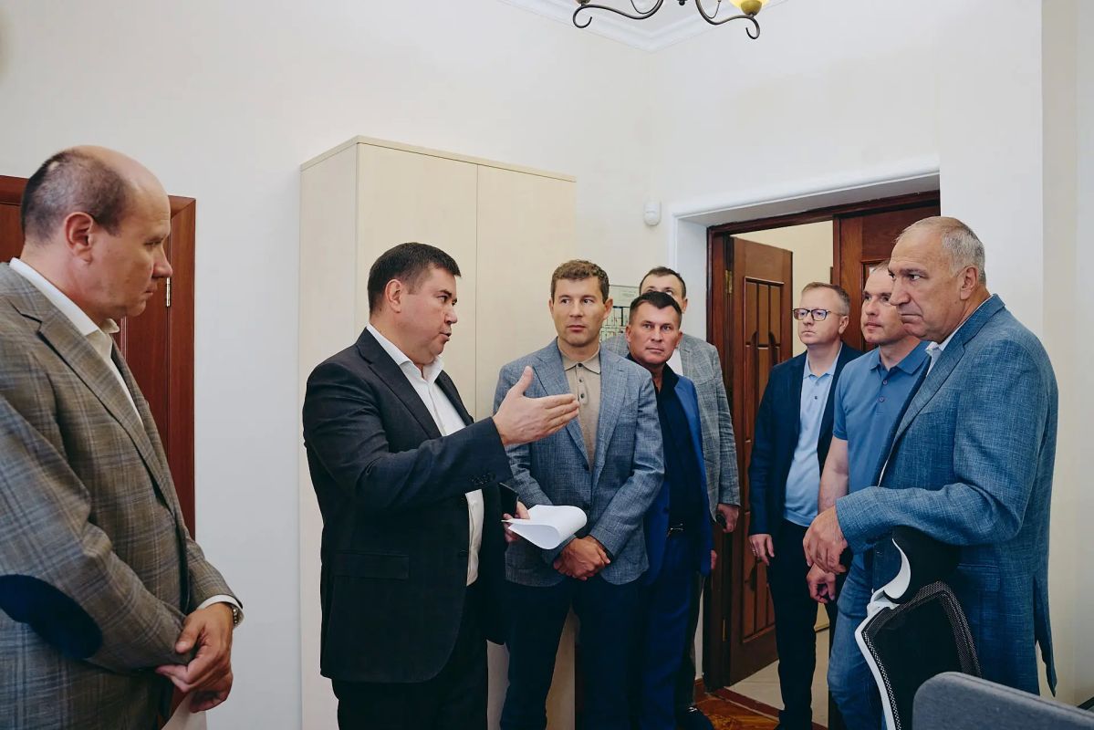 Делегация из Новосибирской области посетила Общественный штаб по контролю за реализацией Программы реновации в Москве Делегация из Новосибирской области посетила Общественный штаб по контролю за реализацией Программы реновации в Москве