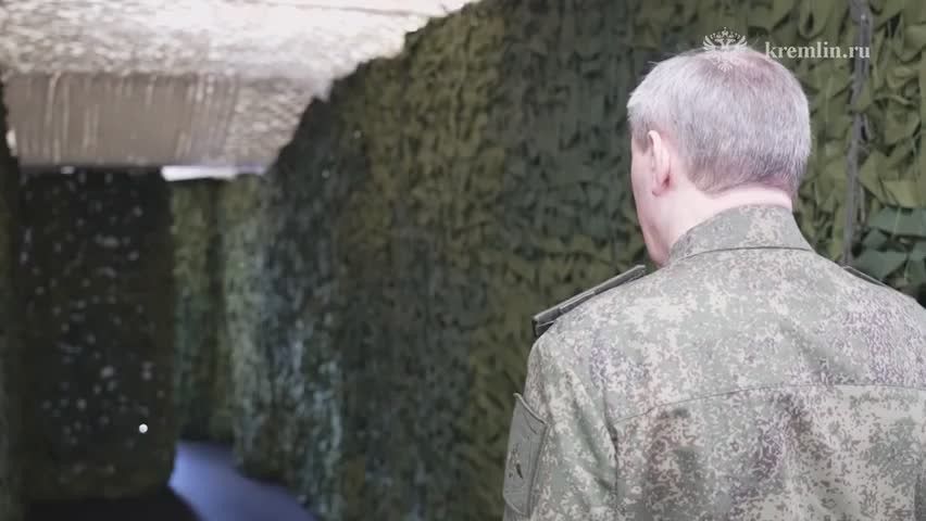 Путин посетил один из вспомогательных командных пунктов объединенной группировки войск