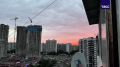 Пятничный алый закат окрасил московские дома