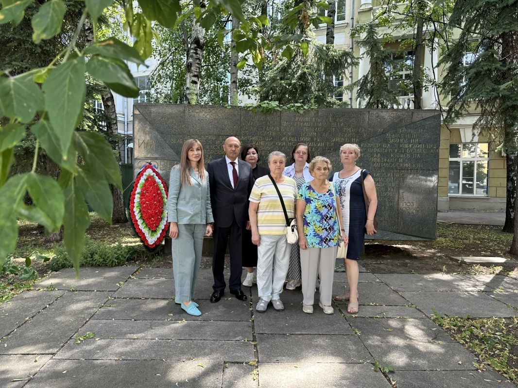 В день 85-й годовщины начала формирования Московского народного ополчения, мы по сложившейся традиции чтим память героев и участвуем в мероприятиях в рамках программы «Памяти Московского народного ополчения» В день 85-й годовщины начала формирования Московского народного ополчения, мы по сложившейся традиции чтим память героев и участвуем в мероприятиях в рамках программы «Памяти Московского народного ополчения»