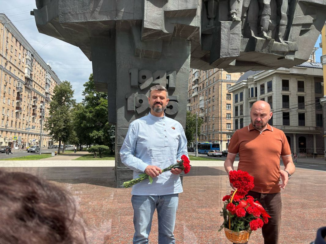 Принял участие в церемонии, посвящённой 85-летию формирования народного ополчения Москвы, и в возложении цветов к памятнику жителям Пролетарского района Москвы, погибшим на фронтах Великой Отечественной войны