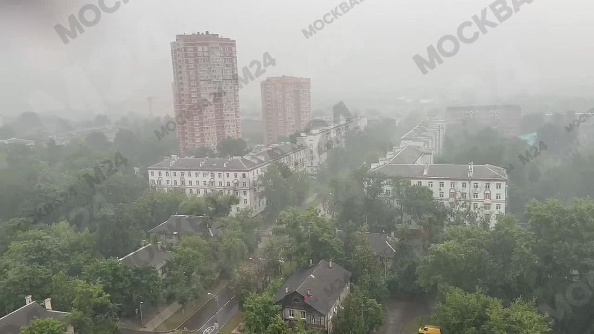 «Льёт как из ведра!» — говорит наша подписчица из Лыткарино