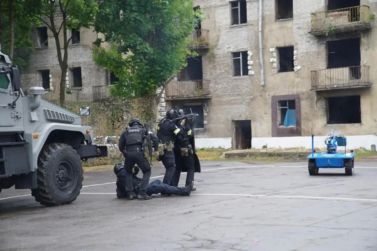 Фоторепортаж с торжества в честь 35-летия ОМОН "Меч" (на транспорте) Фоторепортаж с торжества в честь 35-летия ОМОН "Меч" (на транспорте)