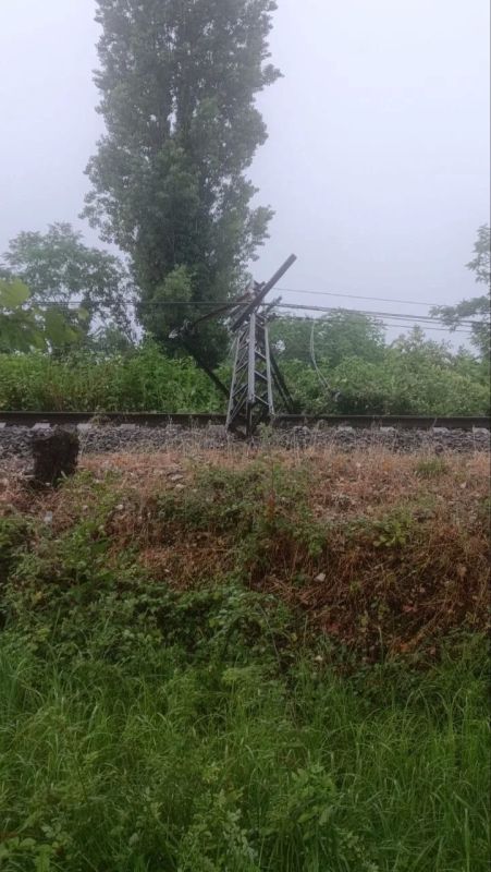 Поезд Сухум — Москва сегодня отправится от Гагры, пассажиров доставят туда автотранспортом, сообщает Федеральная пассажирская компания Поезд Сухум — Москва сегодня отправится от Гагры, пассажиров доставят туда автотранспортом, сообщает Федеральная пассажирская компания