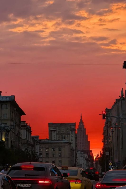 Ну что, вторник позади!. Надеемся, вам сегодня удалось закрыть хотя бы часть важных дел, поставить пару галочек в списке задач и найти повод улыбнуться