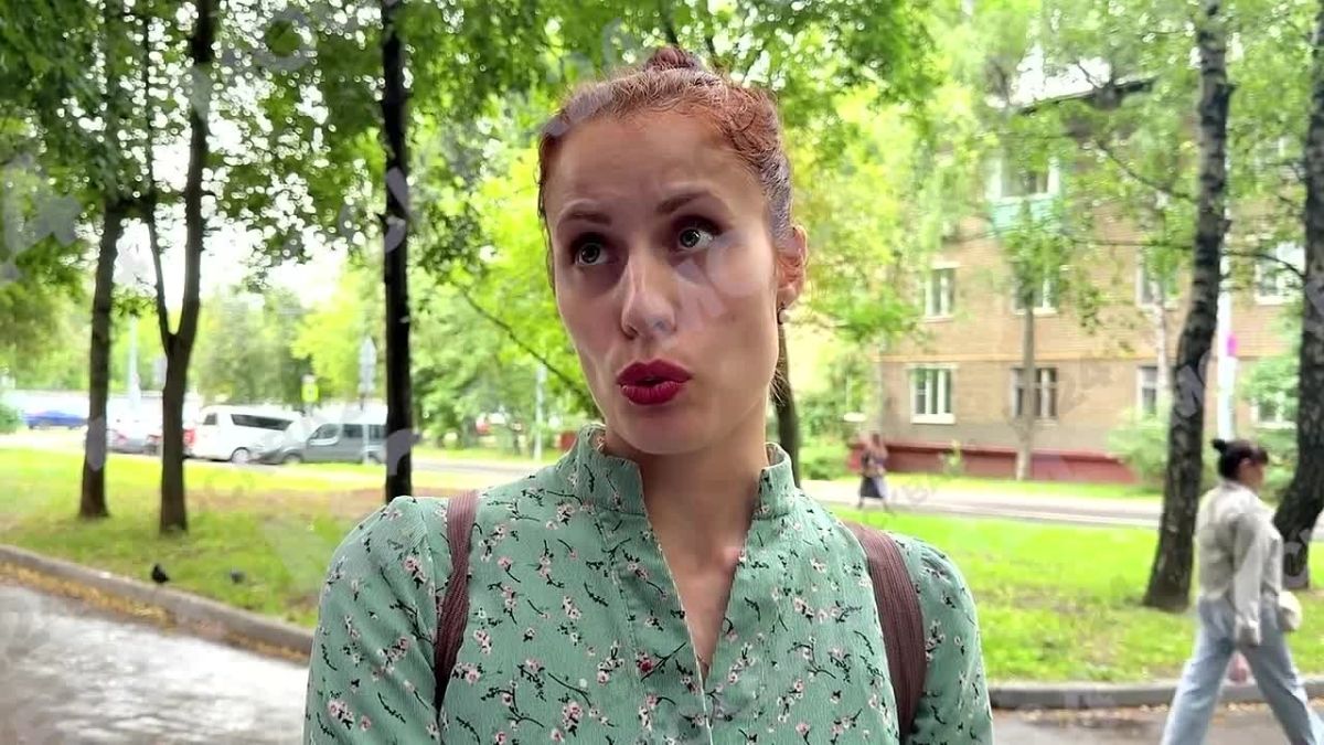 «Моя совесть спокойна и дети меня обожают»: мама, поставившая ребенка на колени и просившая целовать ей ноги в качестве извинения, назвала ситуацию нормальной