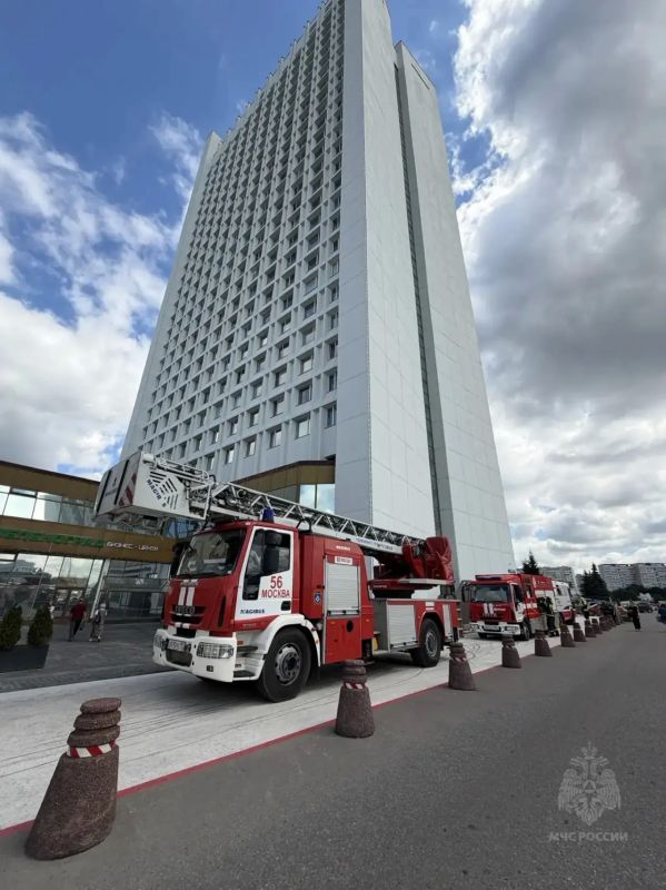 #БудниМЧС. В бизнес-центре «Зеленоград» состоялась плановая тренировка по эвакуации людей при возникновении условного пожара #БудниМЧС. В бизнес-центре «Зеленоград» состоялась плановая тренировка по эвакуации людей при возникновении условного пожара