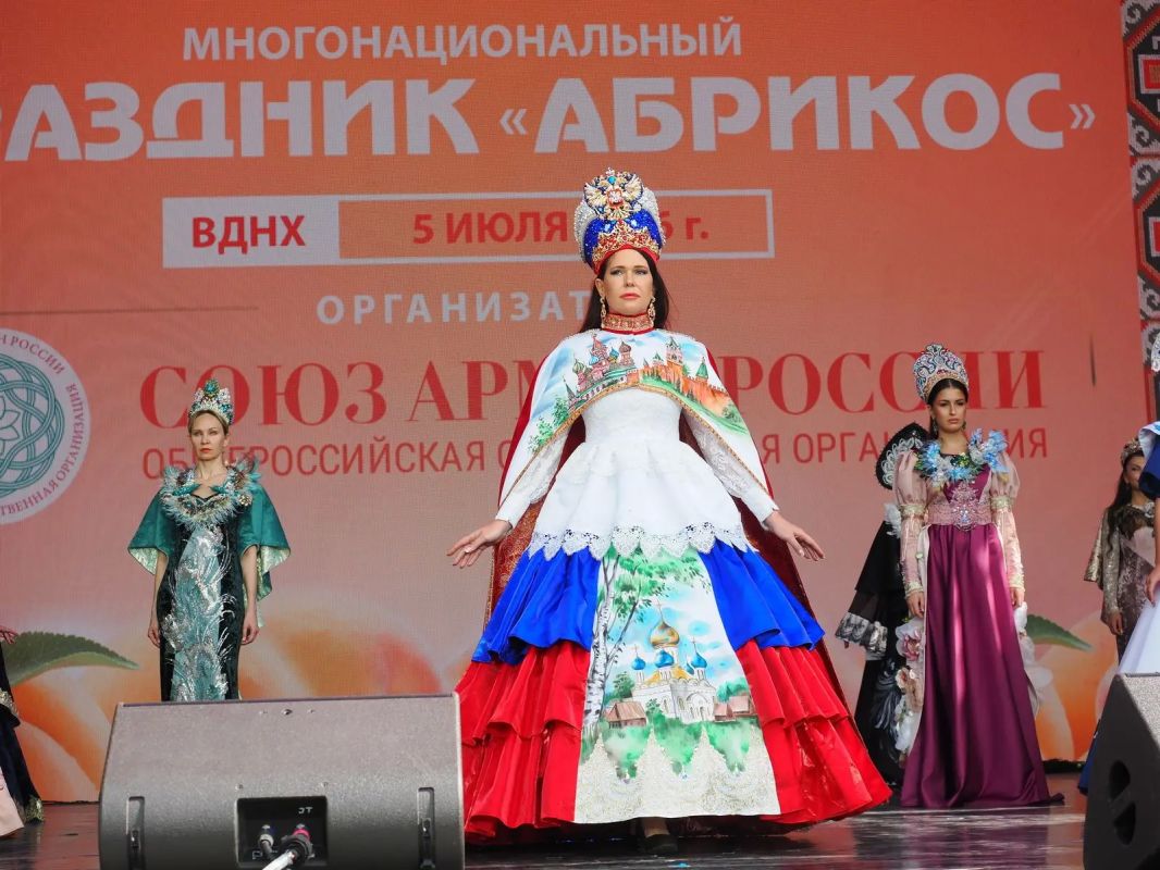 В Москве состоялся межнациональный праздник «Абрикос» В Москве состоялся межнациональный праздник «Абрикос»
