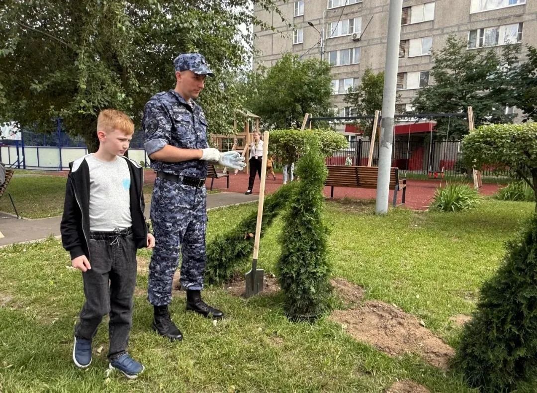 В день семьи, любви и верности столичные росгвардейцы навестили воспитанников подшефного семейного центра В день семьи, любви и верности столичные росгвардейцы навестили воспитанников подшефного семейного центра