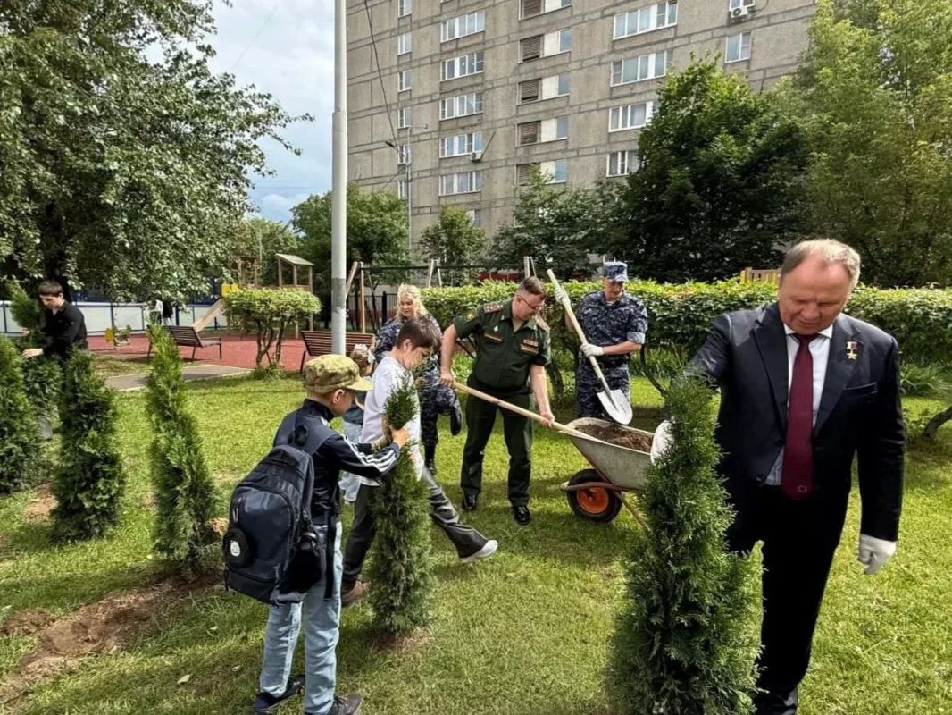 В день семьи, любви и верности столичные росгвардейцы навестили воспитанников подшефного семейного центра В день семьи, любви и верности столичные росгвардейцы навестили воспитанников подшефного семейного центра