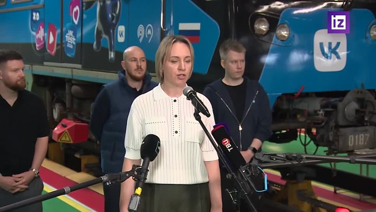 В День семьи, любви и верности, 8 июля, на Сокольнической линии Московского метрополитена начал курсировать новый тематический поезд VK