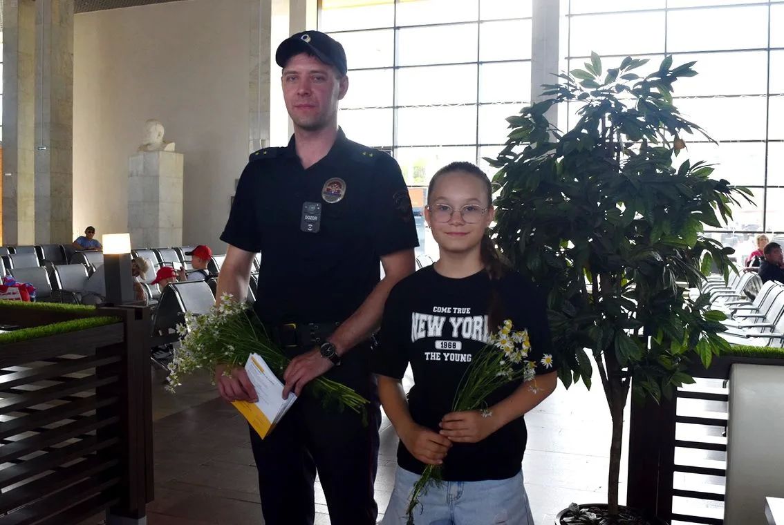 В Пензе транспортные полицейские и общественники поздравили пассажиров с Днём семьи, любви и верности В Пензе транспортные полицейские и общественники поздравили пассажиров с Днём семьи, любви и верности
