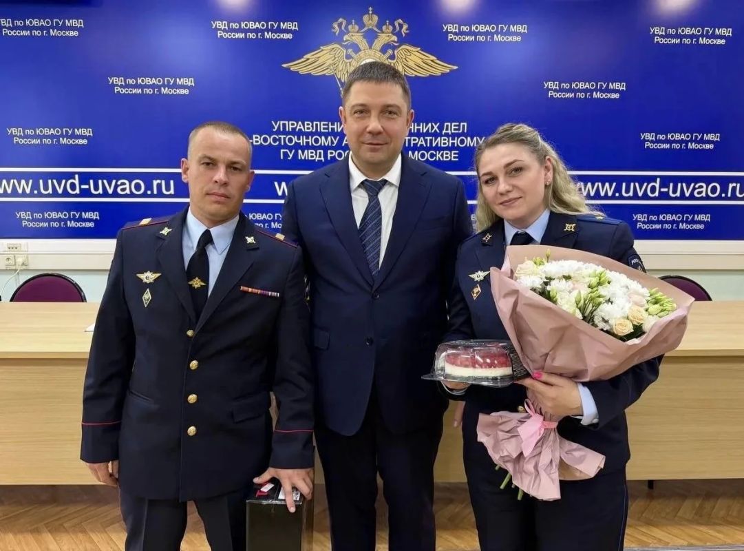 В День семьи, любви и верности руководство УВД по ЮВАО поздравило семьи полицейских и общественников В День семьи, любви и верности руководство УВД по ЮВАО поздравило семьи полицейских и общественников