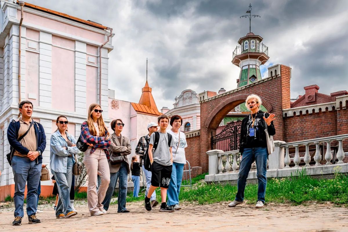 В кинопарке «Москино» регулярно проходят разнообразные экскурсии В кинопарке «Москино» регулярно проходят разнообразные экскурсии