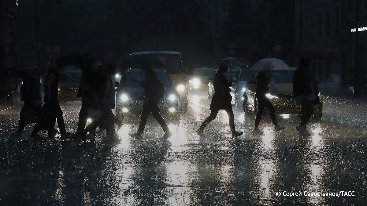 Опасное дождевое явление стоит ждать на выходных в Москве и Подмосковье — осадки в ночь на воскресенье могут достигать 30 мм в столице и 50 мм по области, сообщили ТАСС в Гидрометцентре