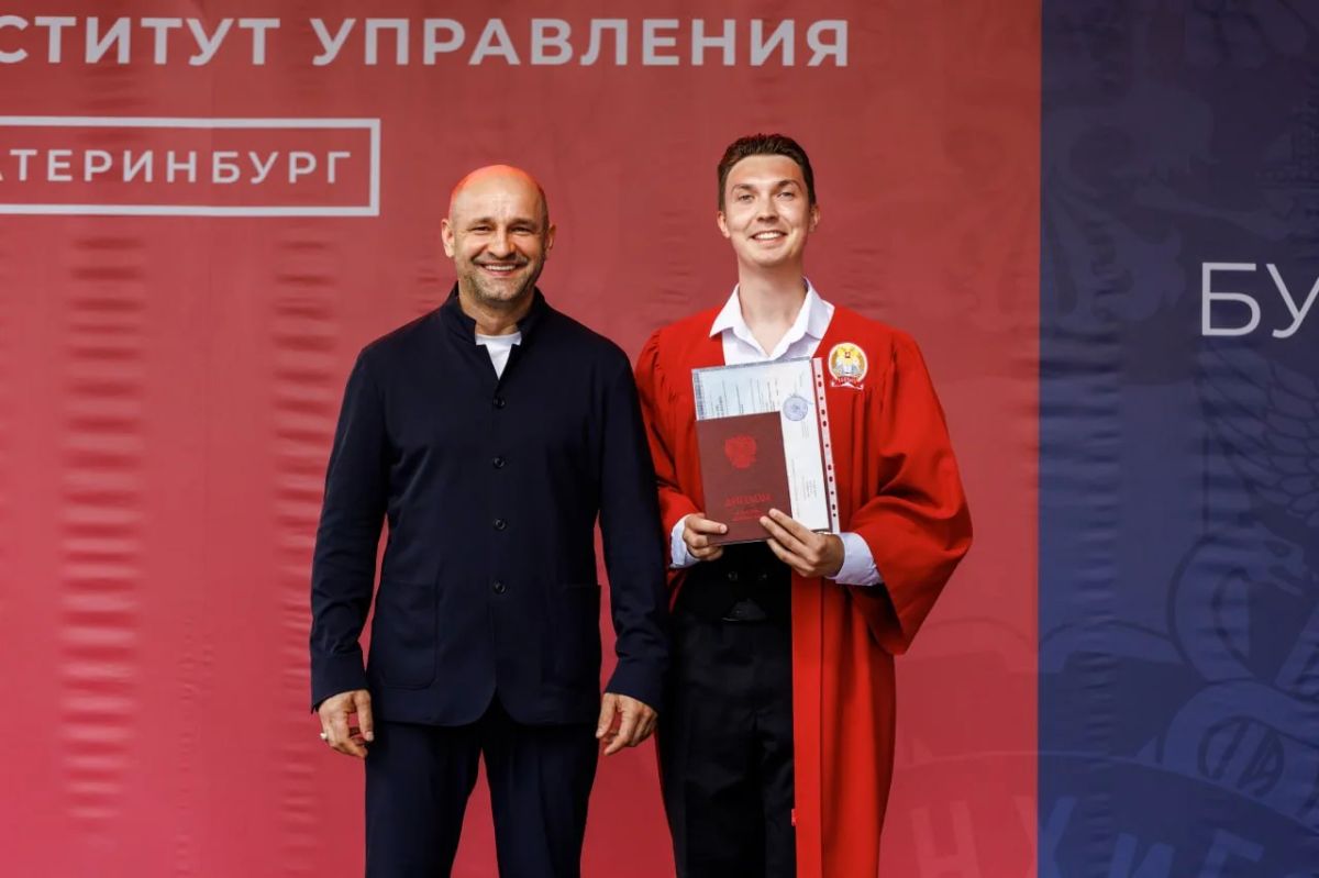 Артём Жога: Поздравил сегодня выпускников Президентской академии на Урале Артём Жога: Поздравил сегодня выпускников Президентской академии на Урале