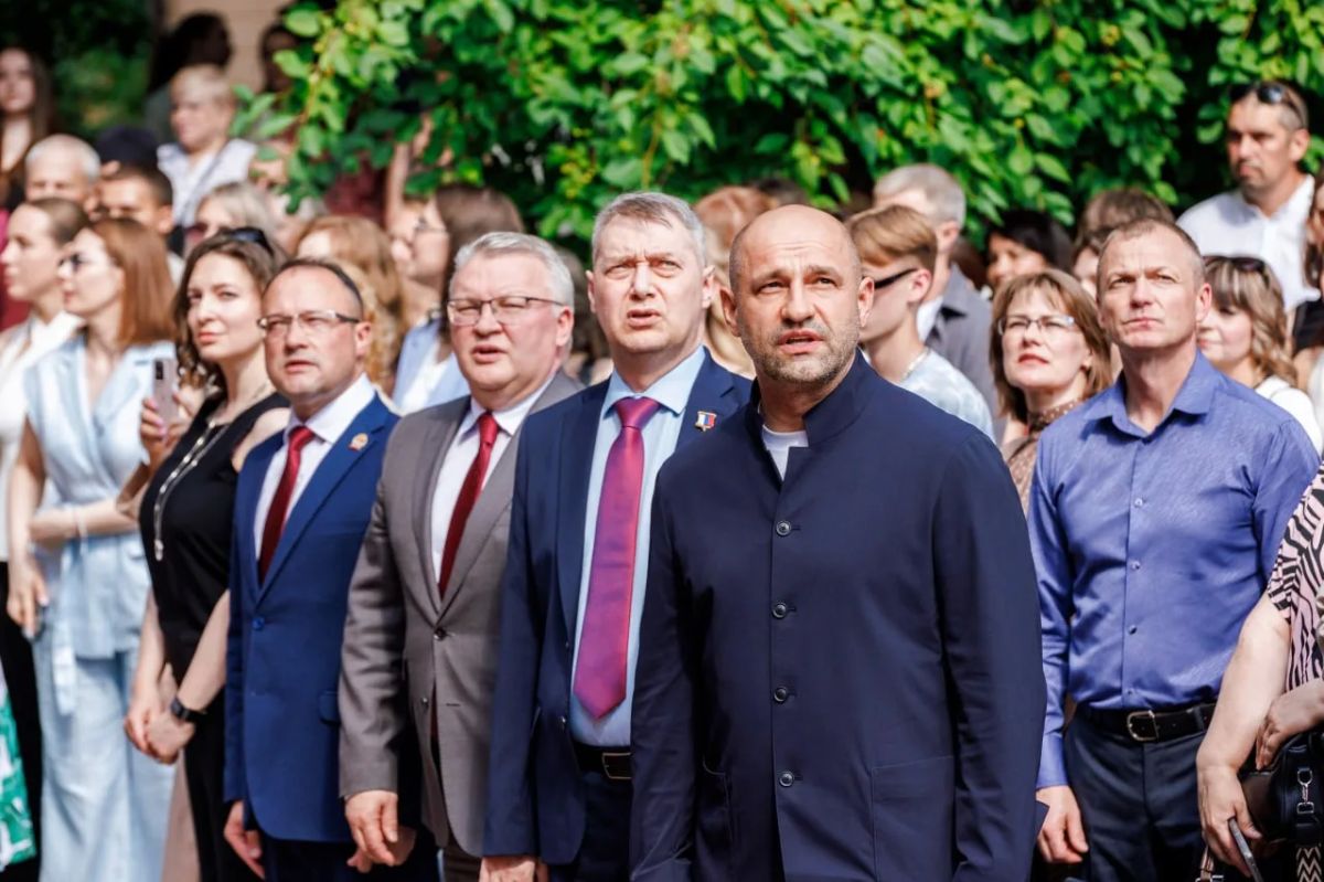 Артём Жога: Поздравил сегодня выпускников Президентской академии на Урале Артём Жога: Поздравил сегодня выпускников Президентской академии на Урале