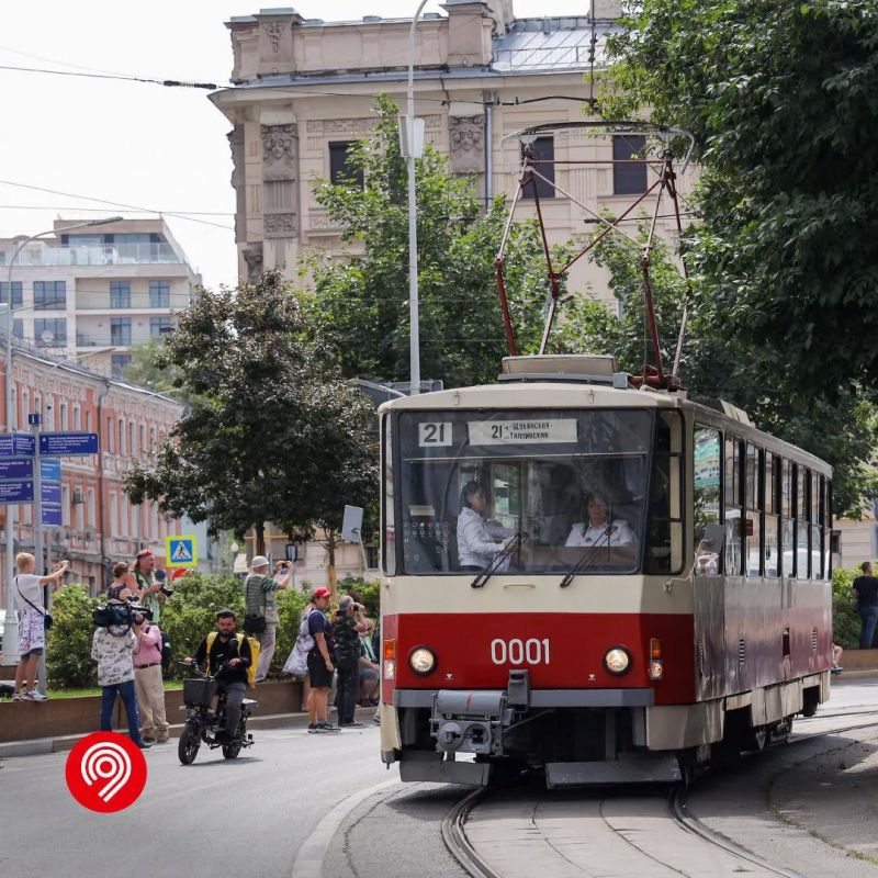 11 июля, в День Московского транспорта, стартовал Парад ретротранспорта, в котором принимает участие более 60 единиц исторической техники 11 июля, в День Московского транспорта, стартовал Парад ретротранспорта, в котором принимает участие более 60 единиц исторической техники