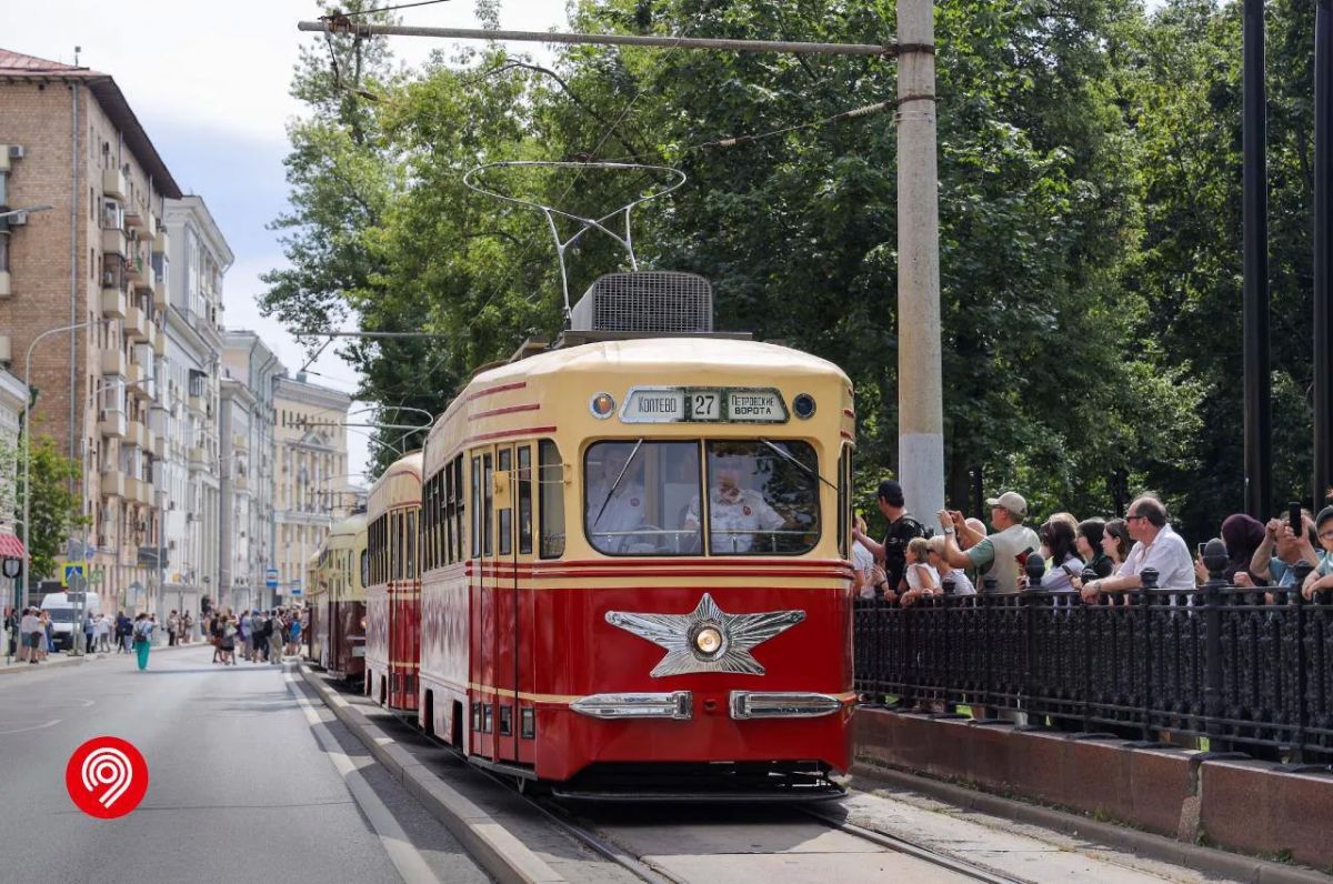 11 июля, в День Московского транспорта, стартовал Парад ретротранспорта, в котором принимает участие более 60 единиц исторической техники 11 июля, в День Московского транспорта, стартовал Парад ретротранспорта, в котором принимает участие более 60 единиц исторической техники