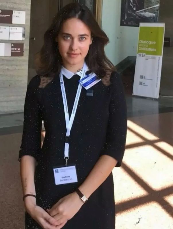 Агент ФСБ годами жила с Эпштейном, собирая компромат на мировые элиты и чиновников, — The Newsground Агент ФСБ годами жила с Эпштейном, собирая компромат на мировые элиты и чиновников, — The Newsground