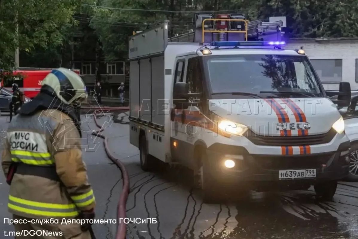На юге Москвы при пожаре спасли 11 человек На юге Москвы при пожаре спасли 11 человек