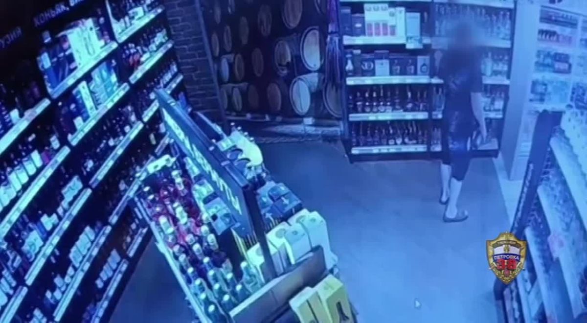 Полицейскими Войковского района задержан подозреваемый в грабеже из магазина