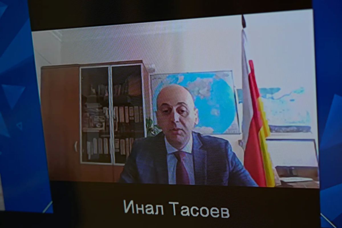 Яна Лантратова: Провела рабочую встречу с Уполномоченным по правам человека Южной Осетии Иналом Валерьевичем Тасоевым Яна Лантратова: Провела рабочую встречу с Уполномоченным по правам человека Южной Осетии Иналом Валерьевичем Тасоевым
