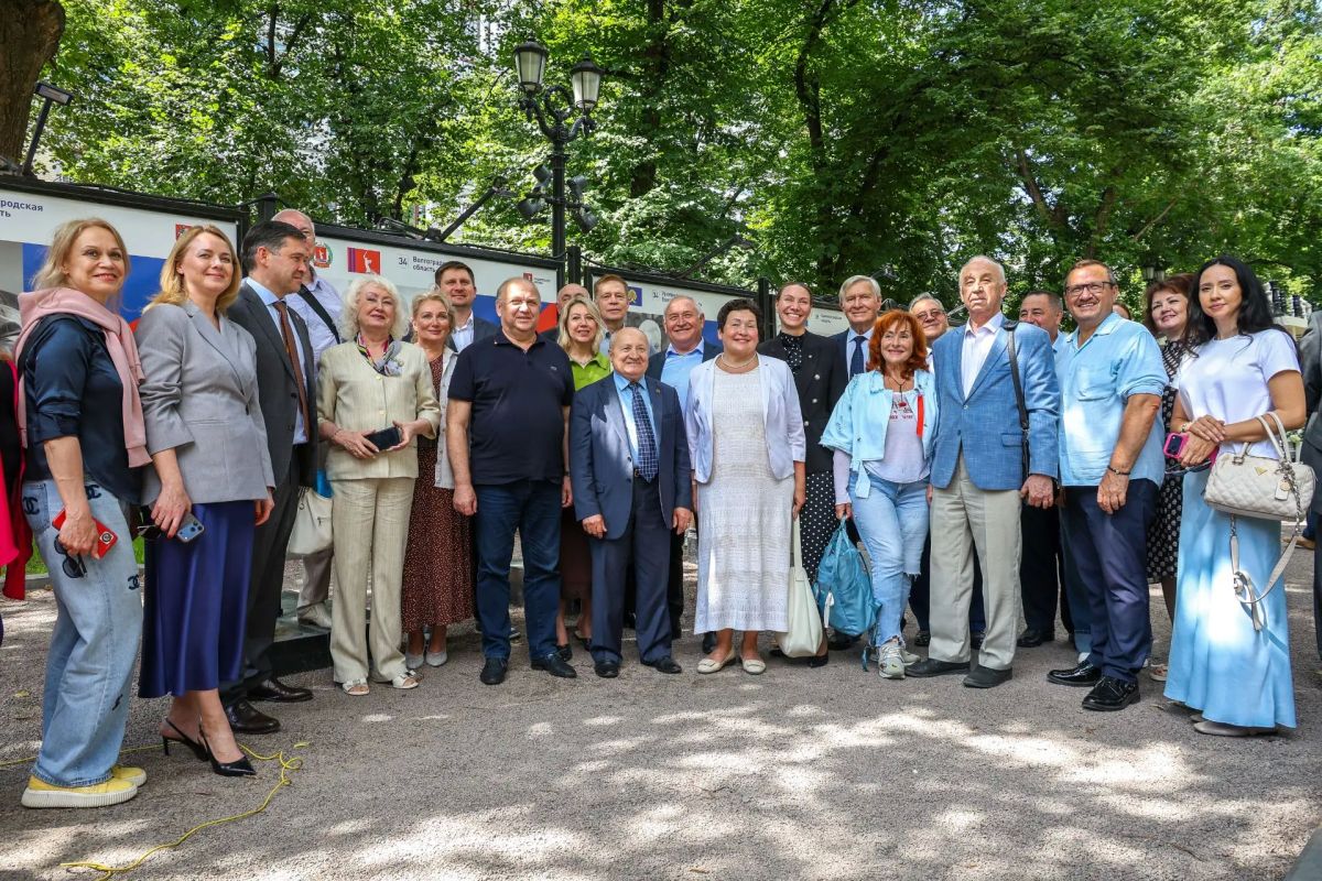 На Гоголевском бульваре открылась фотовыставка, посвященная региональным землячествам Москвы На Гоголевском бульваре открылась фотовыставка, посвященная региональным землячествам Москвы