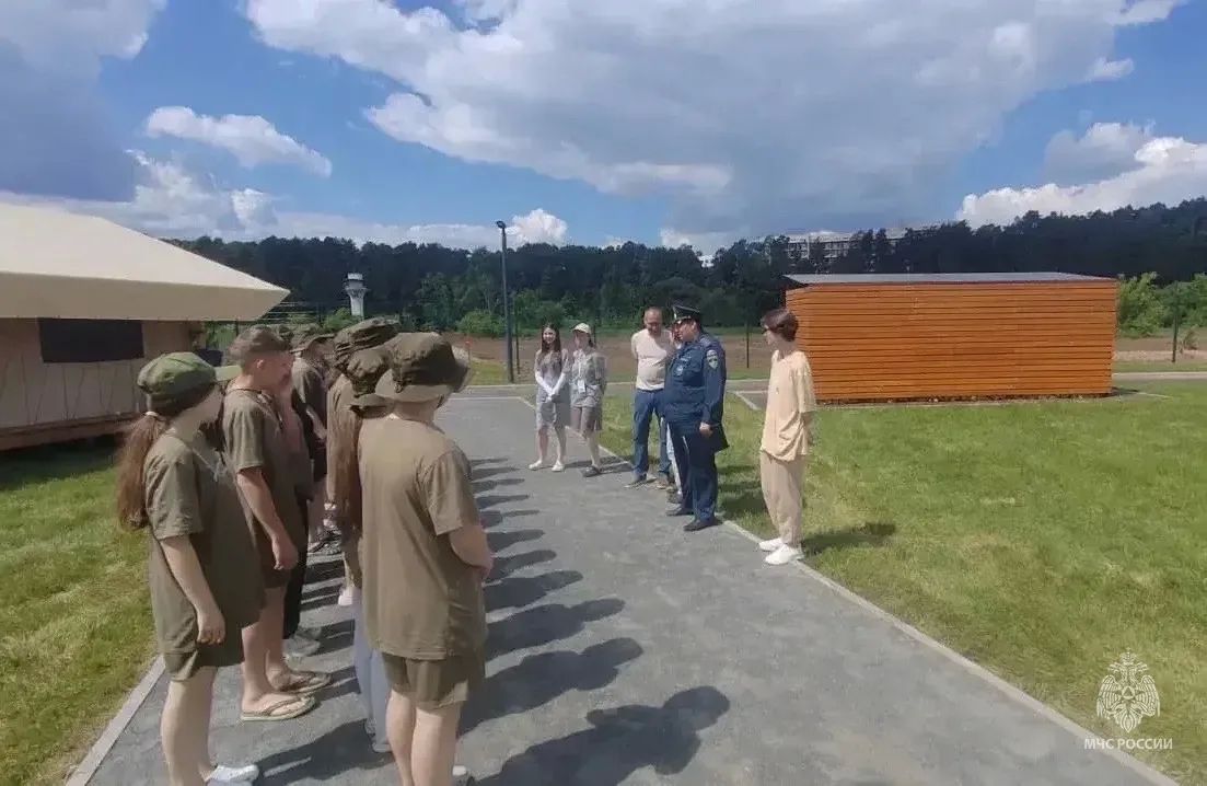 Маршрут безопасного лета. Инспекторы 2 ТОНПР по ЗАО УНПР ГУ МЧС России по г. Москве посетили с профилактическим визитом детский летний палаточный лагерь «Кутузов» Маршрут безопасного лета. Инспекторы 2 ТОНПР по ЗАО УНПР ГУ МЧС России по г. Москве посетили с профилактическим визитом детский летний палаточный лагерь «Кутузов»
