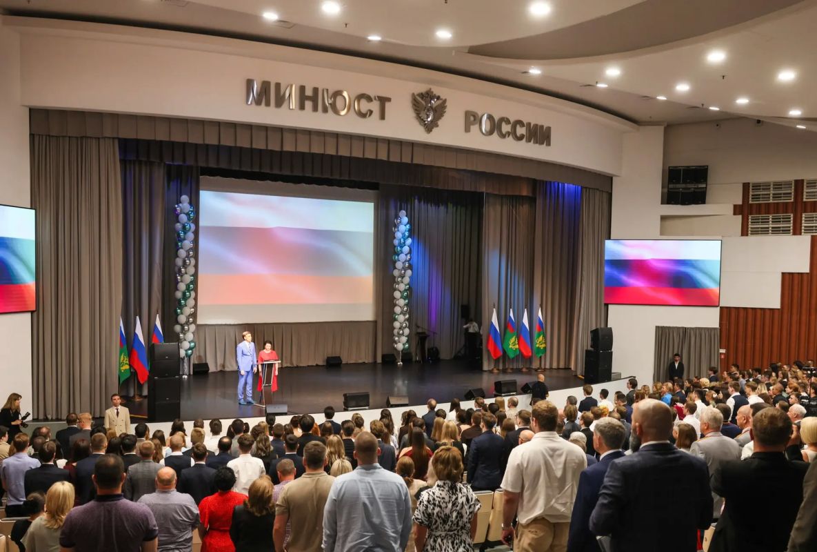 Председатель СК России принял участие в торжественной церемонии вручения дипломов выпускникам Всероссийского государственного университета юстиции Председатель СК России принял участие в торжественной церемонии вручения дипломов выпускникам Всероссийского государственного университета юстиции