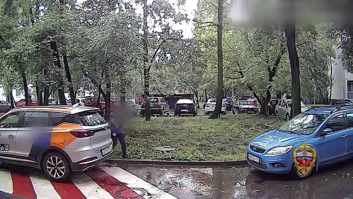 На Северо-Западе Москвы полицейские задержали мужчину, похитившего из квартиры пенсионерки денежные средства