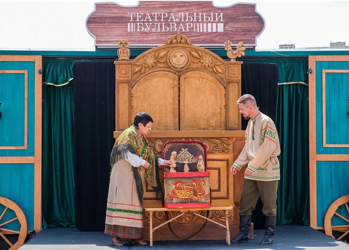 В эти выходные передвижная сцена «Театрального бульвара» «Дилижанс» окажется в парке «Митино» В эти выходные передвижная сцена «Театрального бульвара» «Дилижанс» окажется в парке «Митино»