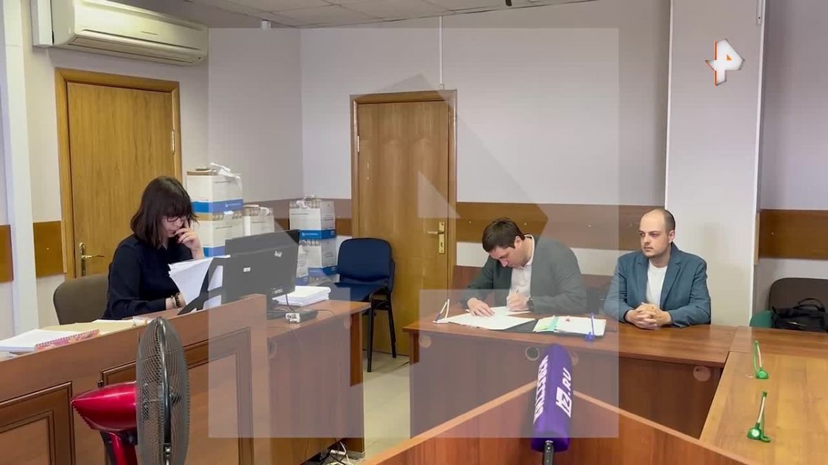 Суд Москвы отказал в проведении закрытого судебного заседания защите бывшего директора Popcorn Books Дмитрия Протопопова по делу об экстремизме