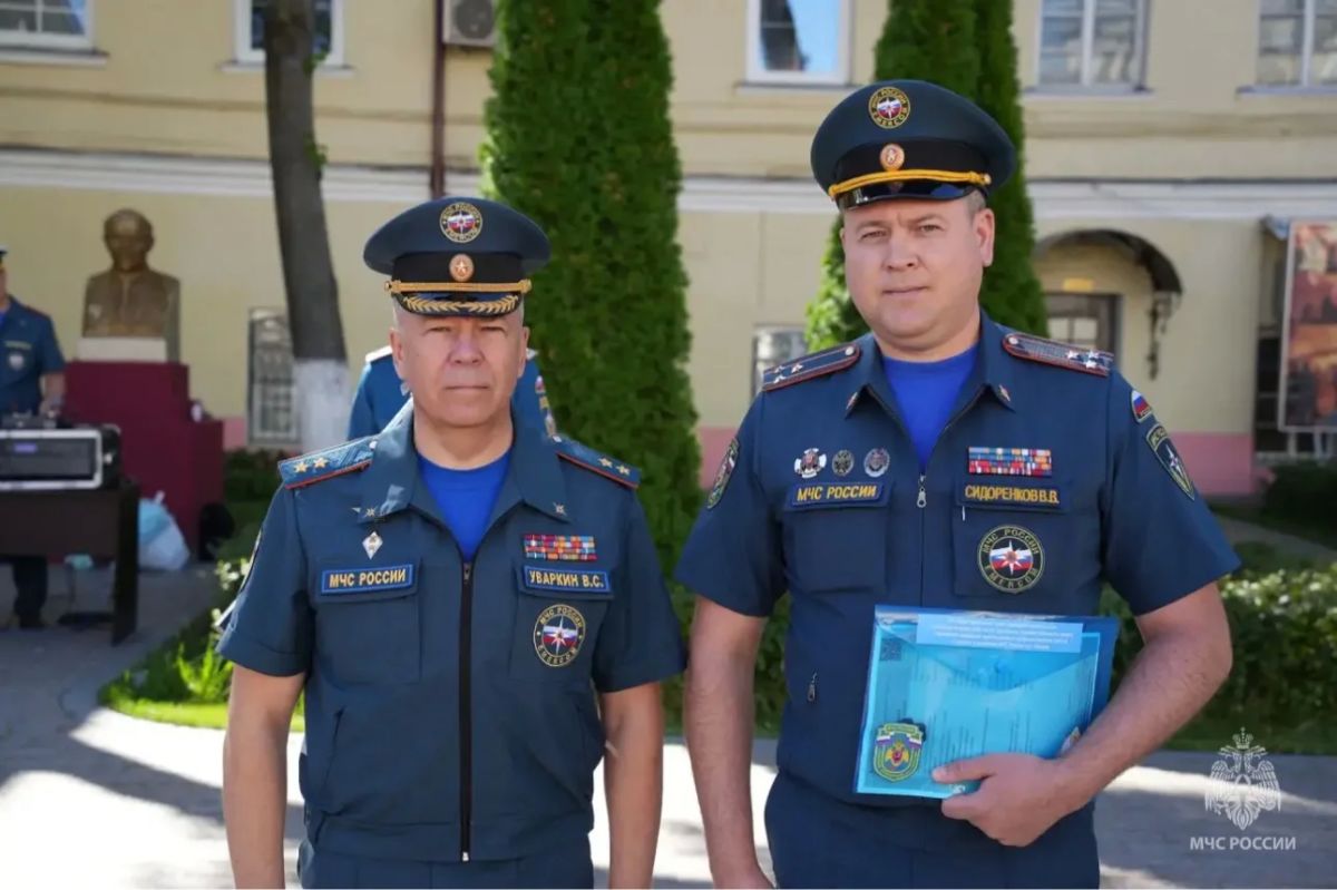 Один год до века: в столичном управлении МЧС России поздравили сотрудников Государственного пожарного надзора Один год до века: в столичном управлении МЧС России поздравили сотрудников Государственного пожарного надзора