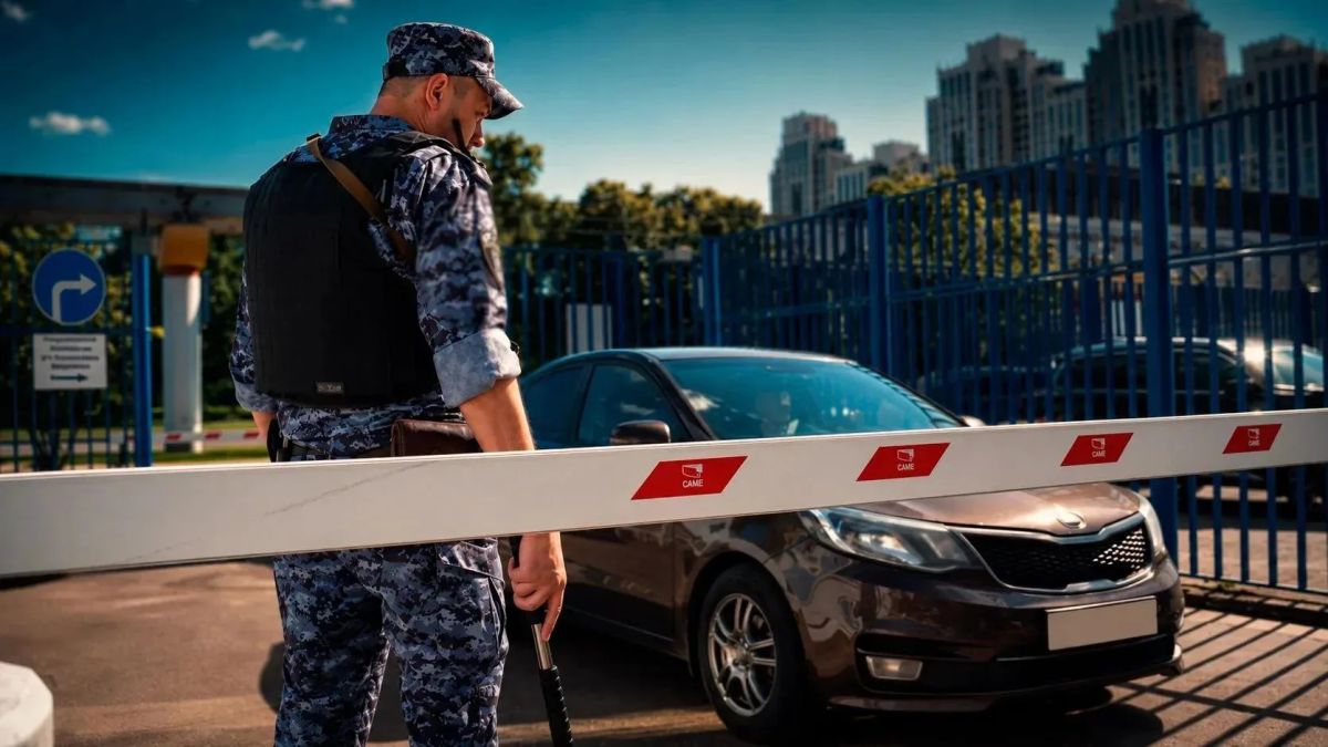 В Москве росгвардейцы провели тактико-специальные занятия на охраняемых объектах В Москве росгвардейцы провели тактико-специальные занятия на охраняемых объектах